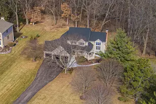 41W716 Hunters Hill Dr, Saint Charles, IL 60175 - Photo 4