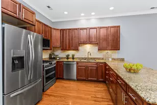 3228 N Sheffield Ave, Chicago, IL 60657 - Photo 4