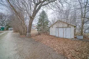 118 N Locust St, Genoa, IL 60135 - Photo 20