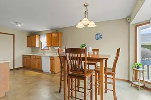 3810 Foxglove Ln, Winnebago, IL 61088 - Photo 6