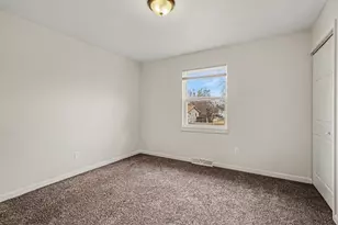 3238 W 74th Pl, Merrillville, IN 46410 - Photo 4