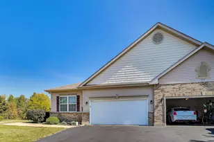 900 Yorktown St, McHenry, IL 60050 - Photo 2