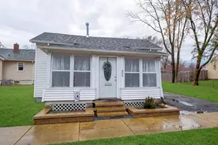 906 Grove St, Aurora, IL 60505 - Photo 1