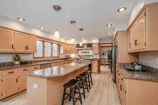 3104 Easton Pl, Saint Charles, IL 60174 - Photo 12