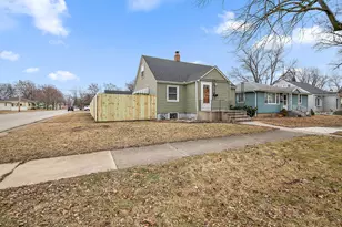 212 S Blaine Ave, Bradley, IL 60915 - Photo 2