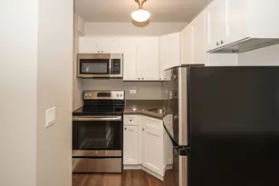 817 W Lakeside Pl, Chicago, IL 60640 - Photo 2