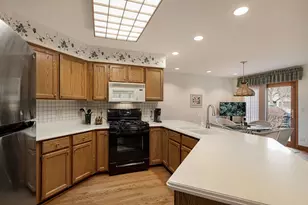 2012 Forest Creek Ln, Libertyville, IL 60048 - Photo 16