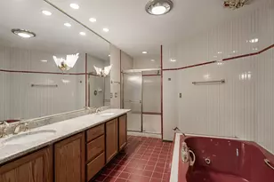 2012 Forest Creek Ln, Libertyville, IL 60048 - Photo 22