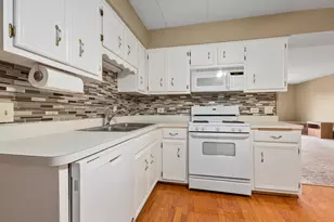 10404 S Keating Ave, Oak Lawn, IL 60453 - Photo 6