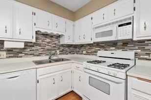 10404 S Keating Ave, Oak Lawn, IL 60453 - Photo 8