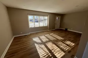 527 N Lyle Ave, Elgin, IL 60123 - Photo 4