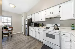 1896 Appaloosa Dr, Naperville, IL 60565 - Photo 4