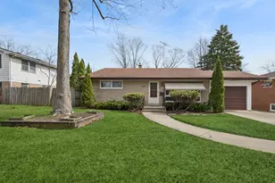 535 N McAree Rd, Waukegan, IL 60085 - Photo 2
