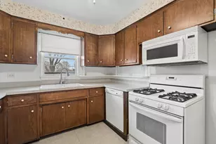 535 N McAree Rd, Waukegan, IL 60085 - Photo 8