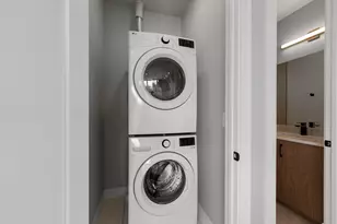 2351 W Flournoy St, Chicago, IL 60612 - Photo 14