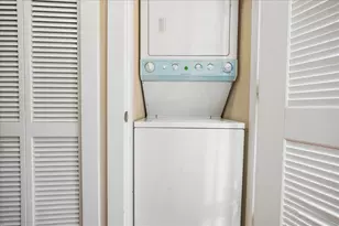 207 E 31st St, Chicago, IL 60616 - Photo 10