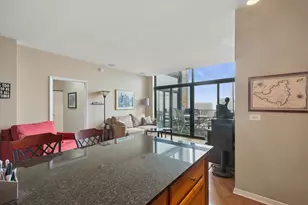 435 W Erie St, Chicago, IL 60654 - Photo 4