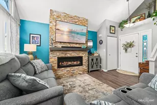 10 Farmington Ct, Lake in the Hills, IL 60156 - Photo 8