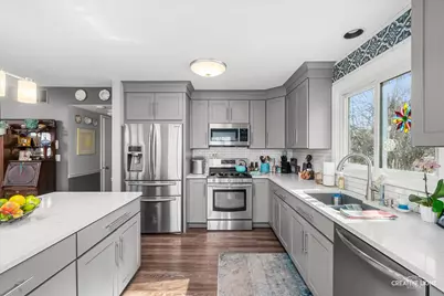 10 Farmington Court, Lake in the Hills, IL 60156 - Photo 4