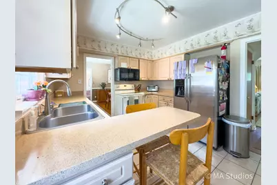 1219 Golf Lane, Wheaton, IL 60189 - Photo 14