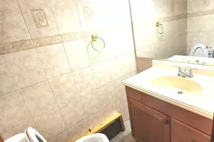 8843 Robin Dr, Des Plaines, IL 60016 - Photo 6