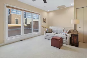 525 N Peoria St, Chicago, IL 60642 - Photo 14