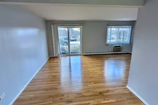 8856 Northshore Dr, Des Plaines, IL 60016 - Photo 6