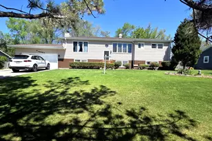 23W464 Olive Ct, Carol Stream, IL 60188 - Photo 2