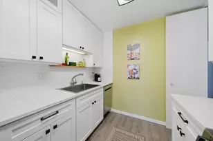 100 E Walton St, Chicago, IL 60611 - Photo 16