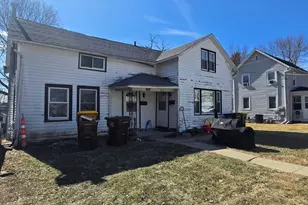 807 W Pleasant St, Freeport, IL 61032 - Photo 2