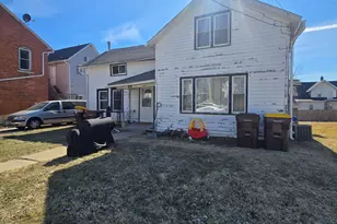 807 W Pleasant St, Freeport, IL 61032 - Photo 1