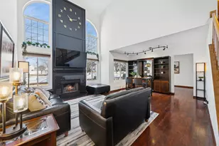 1105 Longford Rd, Bartlett, IL 60103 - Photo 2