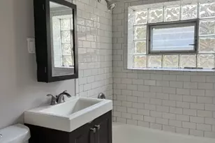 3352 W Hutchinson St, Chicago, IL 60618 - Photo 12