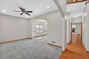 1302 Deerpath Dr, Yorkville, IL 60560 - Photo 12