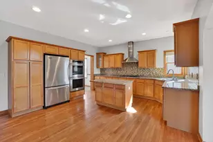 1302 Deerpath Dr, Yorkville, IL 60560 - Photo 10