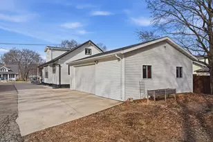 624 Palmyra St, Dixon, IL 61021 - Photo 8