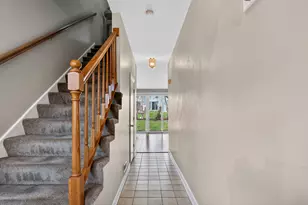 548 Woodhaven Dr, Mundelein, IL 60060 - Photo 2