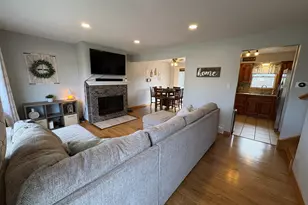 6743 W 115th St, Worth, IL 60482 - Photo 2