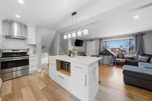 10345 Barnard Dr, Chicago Ridge, IL 60415 - Photo 12