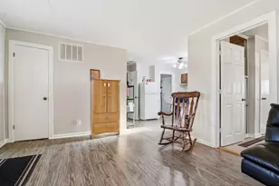 3013 Emily Ln, McHenry, IL 60051 - Photo 4