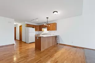 1071 Alexandria Dr, Sycamore, IL 60178 - Photo 8