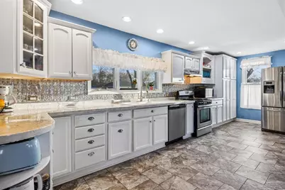 121 S Walkup Avenue, Crystal Lake, IL 60014 - Photo 6