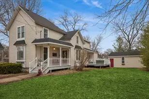 121 S Walkup Ave, Crystal Lake, IL 60014 - Photo 1