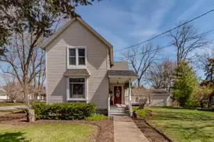 121 S Walkup Ave, Crystal Lake, IL 60014 - Photo 1