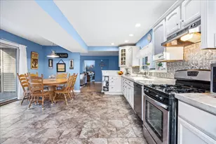 121 S Walkup Ave, Crystal Lake, IL 60014 - Photo 2