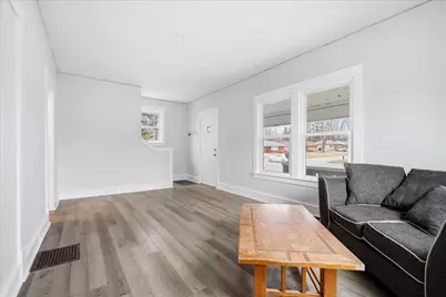 811 W College Avenue, Normal, IL 61761 - Photo 2