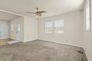 209 N Maple St, Grant Park, IL 60940 - Photo 12