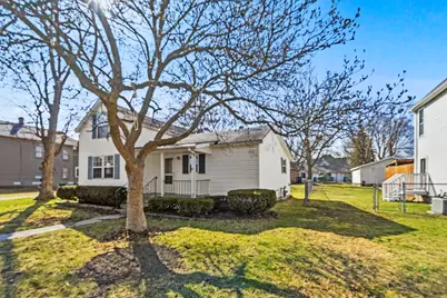 209 N Maple Street, Grant Park, IL 60940 - Photo 2