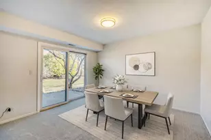 132 White Birch Ln, Westmont, IL 60559 - Photo 4