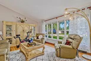 1121 N Greenfield Ln, Mount Prospect, IL 60056 - Photo 4